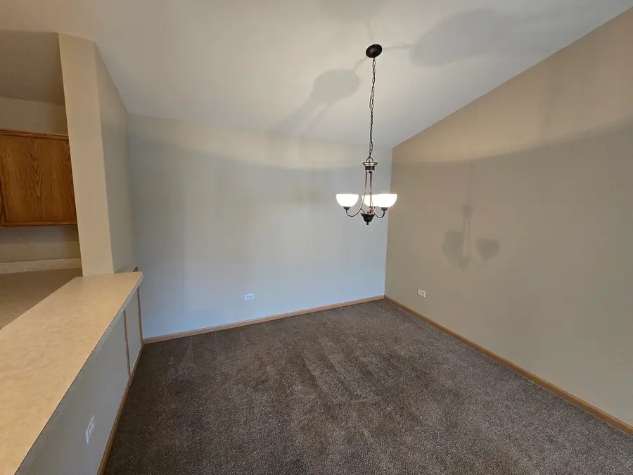 2027 Silverstone Drive #2027, Carpentersville, IL 60110 - #3