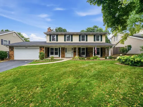 916 Stratford Lane, Downers Grove, IL 60516