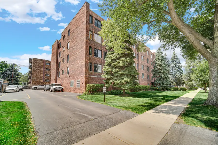 110 S Dunton Avenue #2E, Arlington Heights, IL 60005 - #3