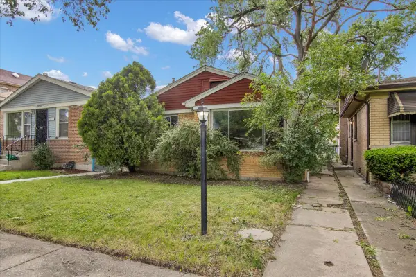9302 S Rhodes Avenue, Chicago, IL 60619