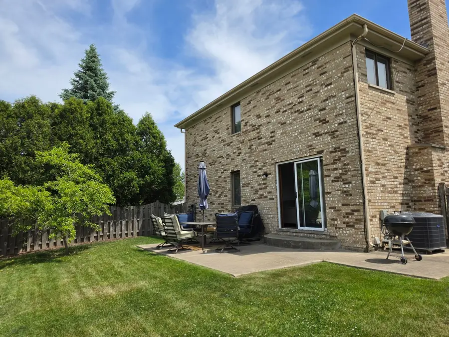 736 Yorkshire Lane, Des Plaines, IL 60016 - #3