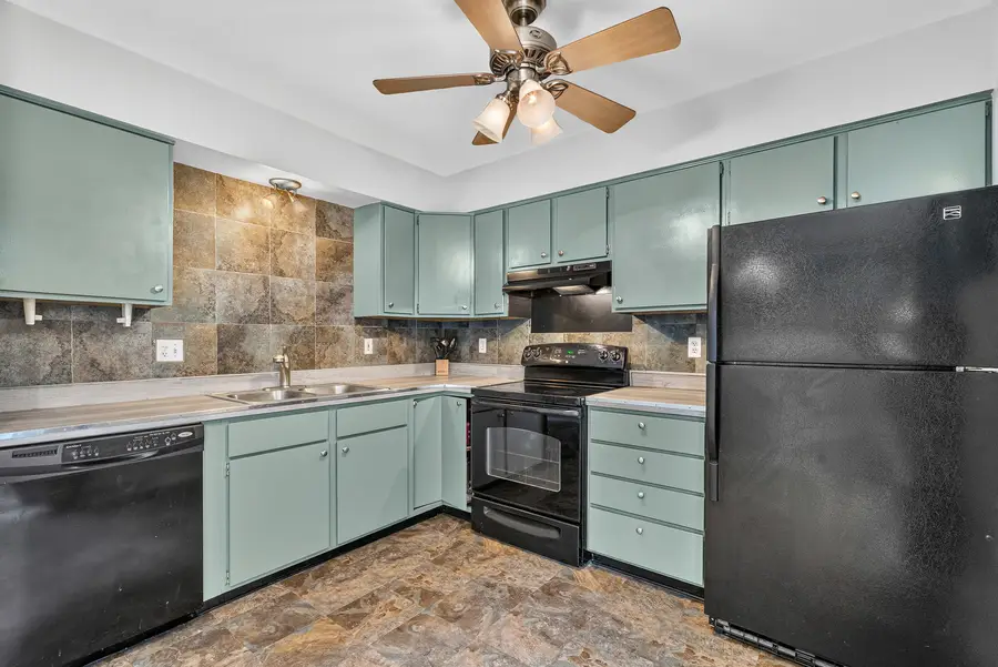 613 E 3rd Street, Lockport, IL 60441 - #2