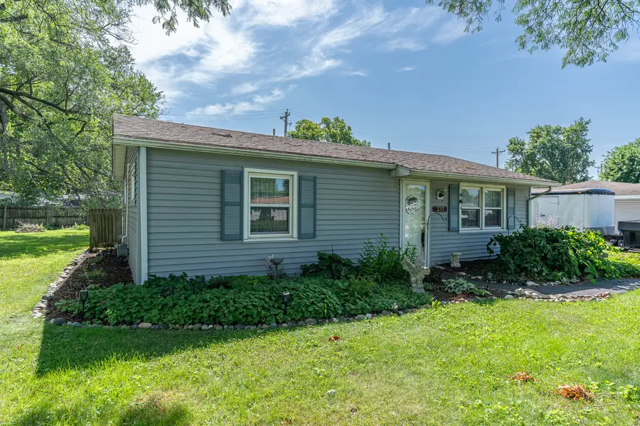 2317 9th Street, Silvis, IL 61282 - #3