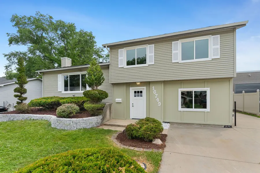 16749 Meadowdale Drive, Oak Forest, IL 60452 - #2
