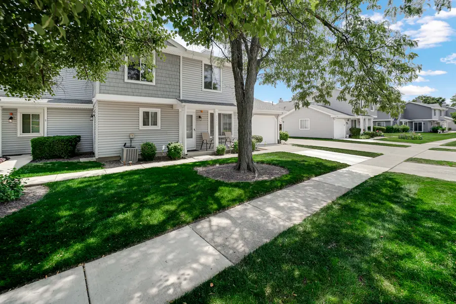 2442 Brunswick Circle #4D, Woodridge, IL 60517 - #3