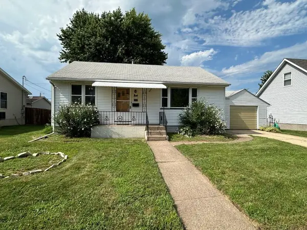 200 10th Street, De Witt, IA 52742