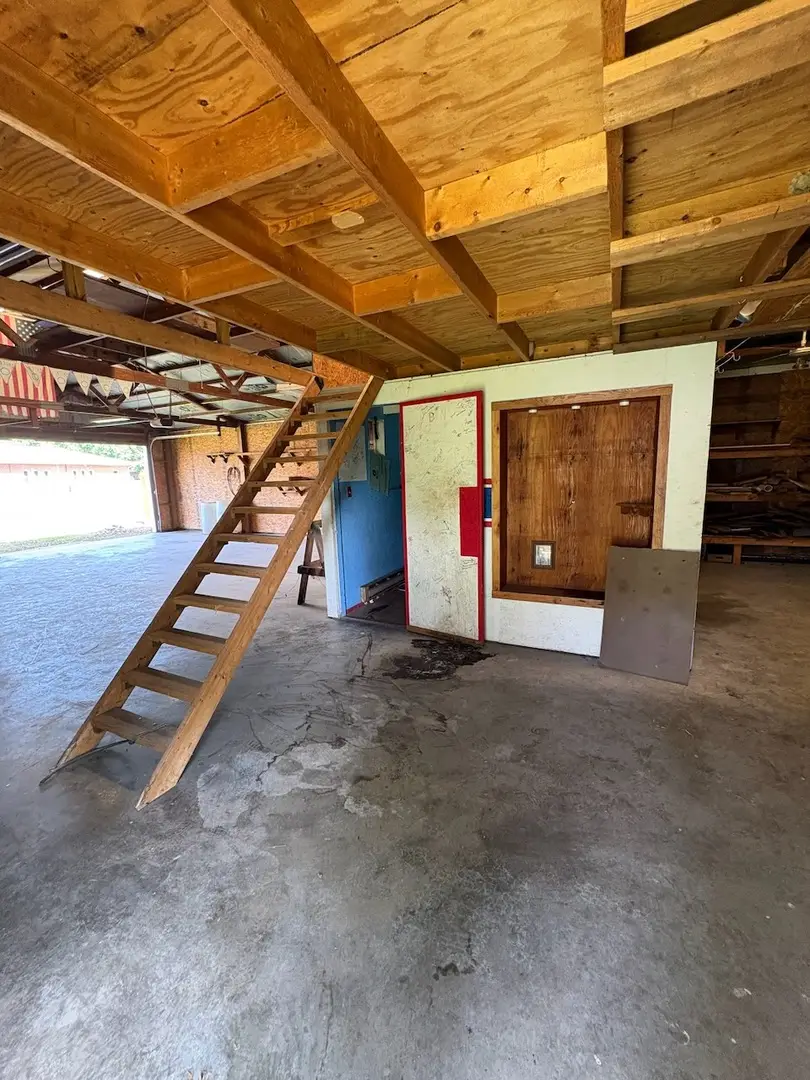 513 N 6th Street, Elkville, IL 62932 - #3