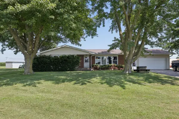6070 Garden Plain Road, Fulton, IL 61252