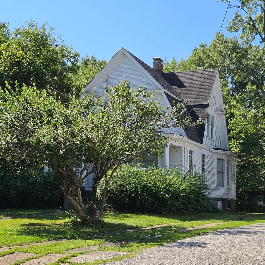 522 E Main Street, Benton, IL 62812 - #2