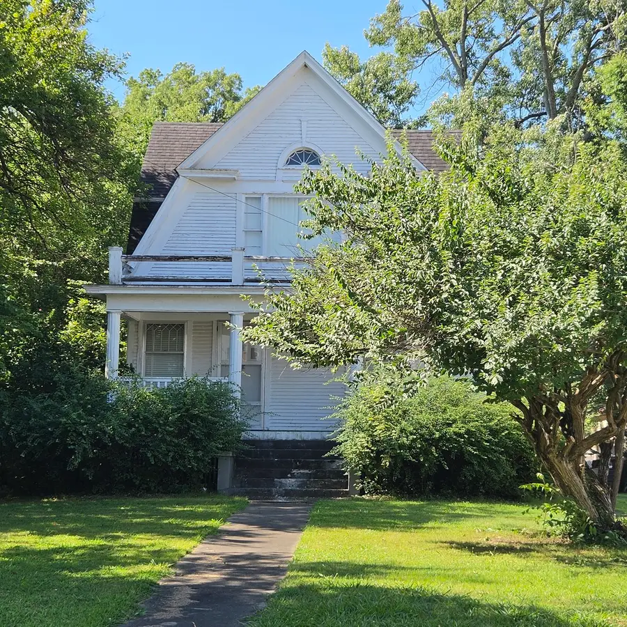 522 E Main Street, Benton, IL 62812 - #3