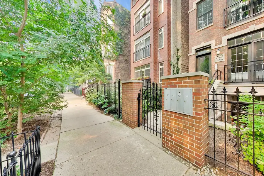 3507 N Reta Avenue #1, Chicago, IL 60657 - #2