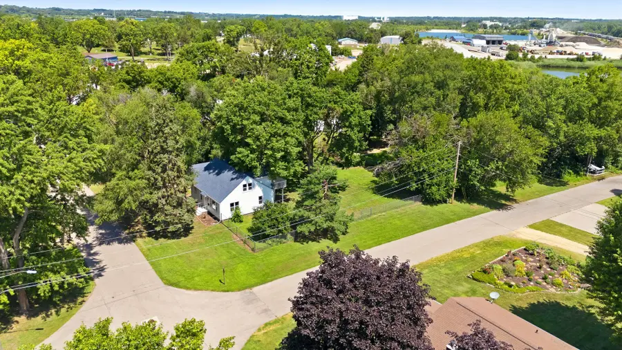 704 2nd Avenue, Camanche, IA 52730 - #3