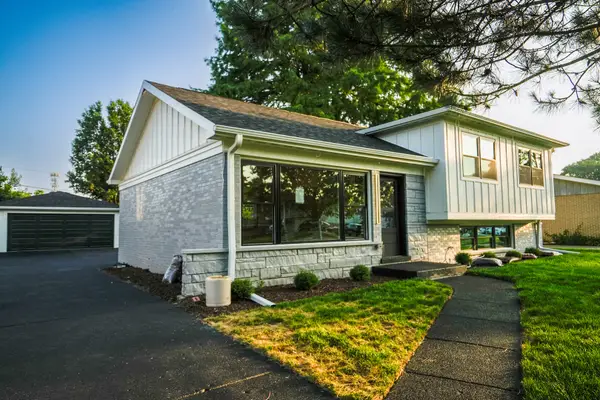 1707 W Martin Lane, Mount Prospect, IL 60056