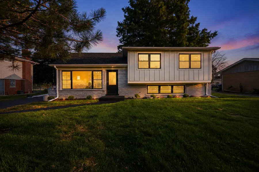 1707 W Martin Lane, Mount Prospect, IL 60056 - #2