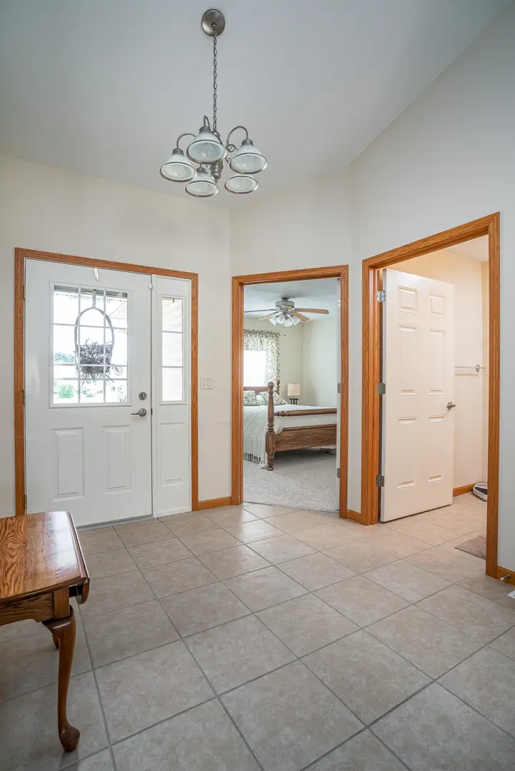 5406 Villa Court, Davenport, IA 52806 - #3
