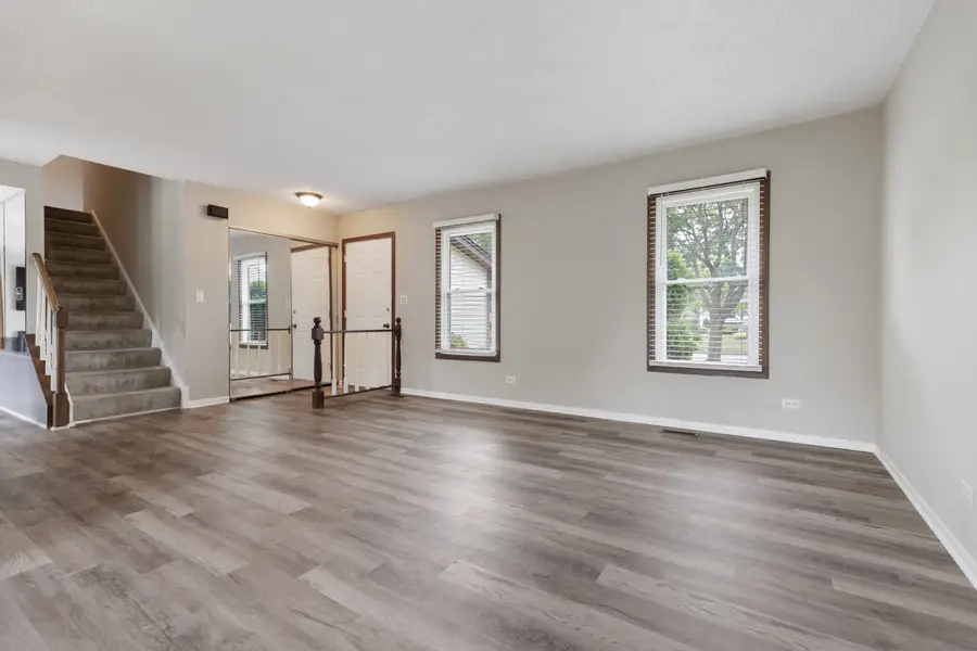 1842 Hawk Lane, Elk Grove Village, IL 60007 - #3