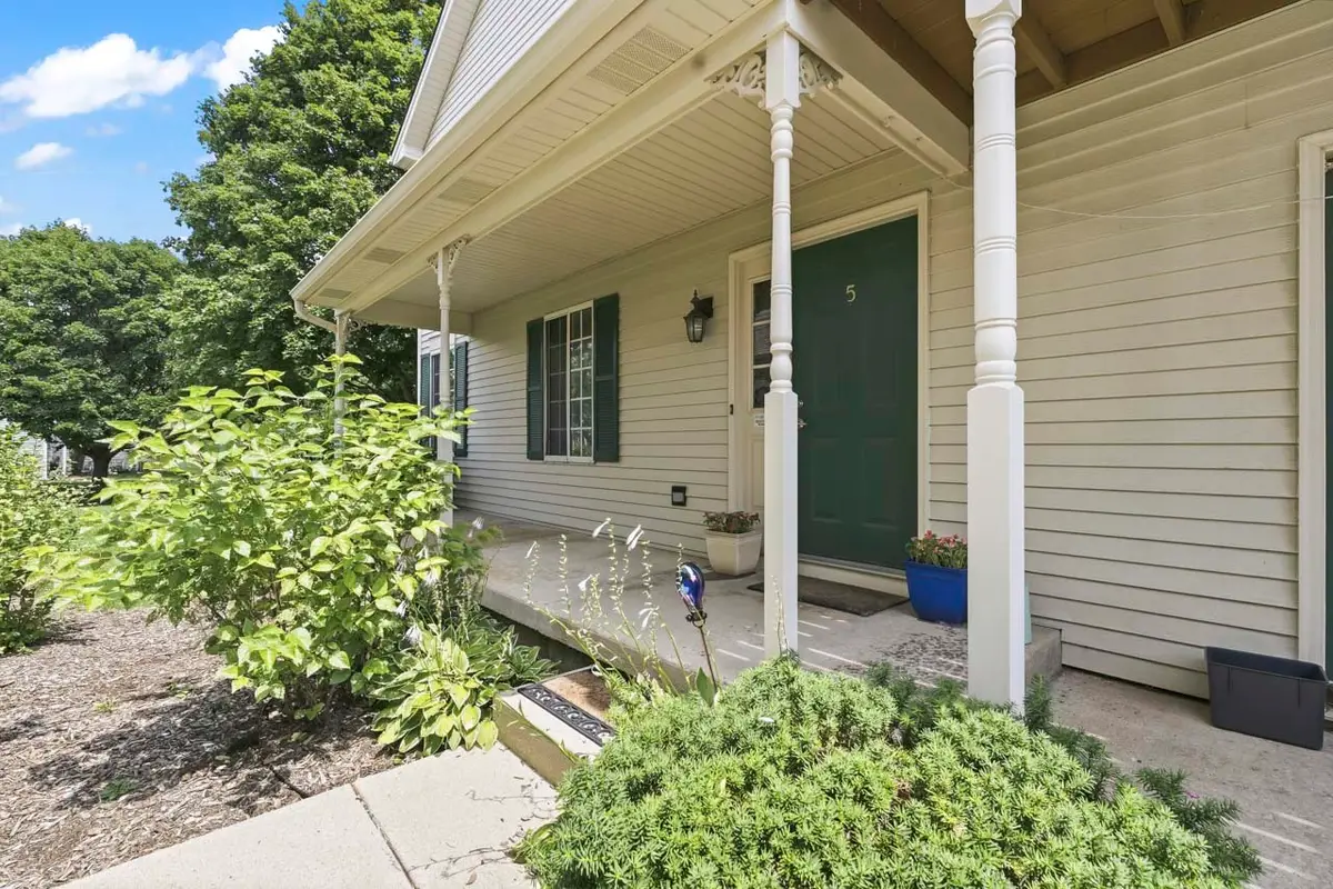 5 W Pheasant Trail #05, Lake In The Hills, IL 60156 - #1