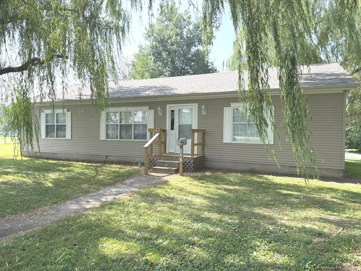527 W 6th Street, Centralia, IL 62801 - #1