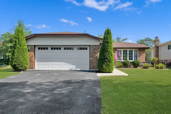 8840 Leslie Drive, Orland Hills, IL 60487