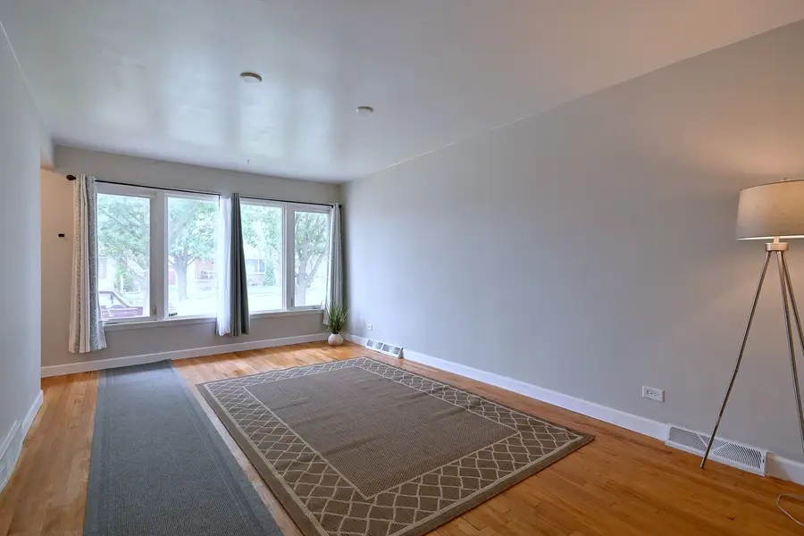 11121 S Ewing Avenue, Chicago, IL 60617 - #2