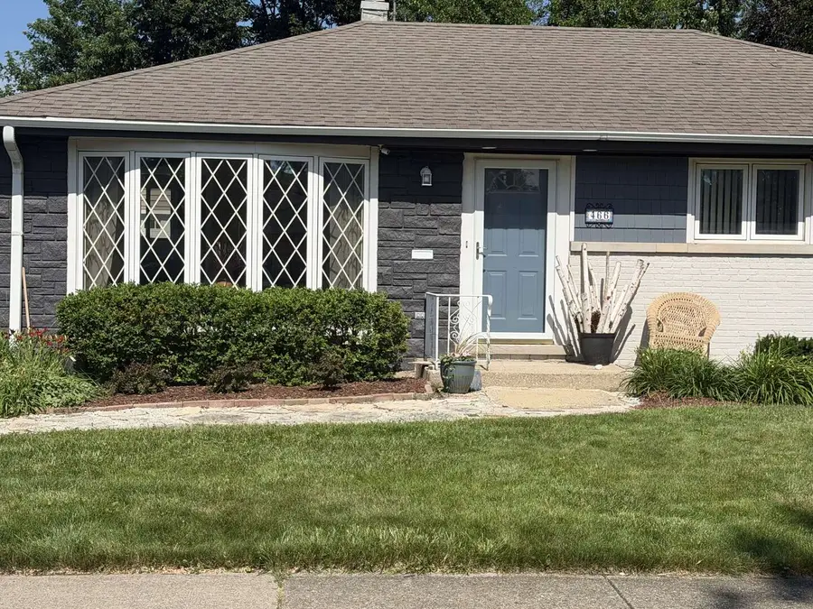 466 N Ridgeland Avenue, Elmhurst, IL 60126 - #3