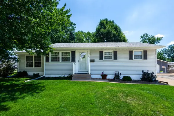 3419 Wakonda Drive, Bettendorf, IA 52722