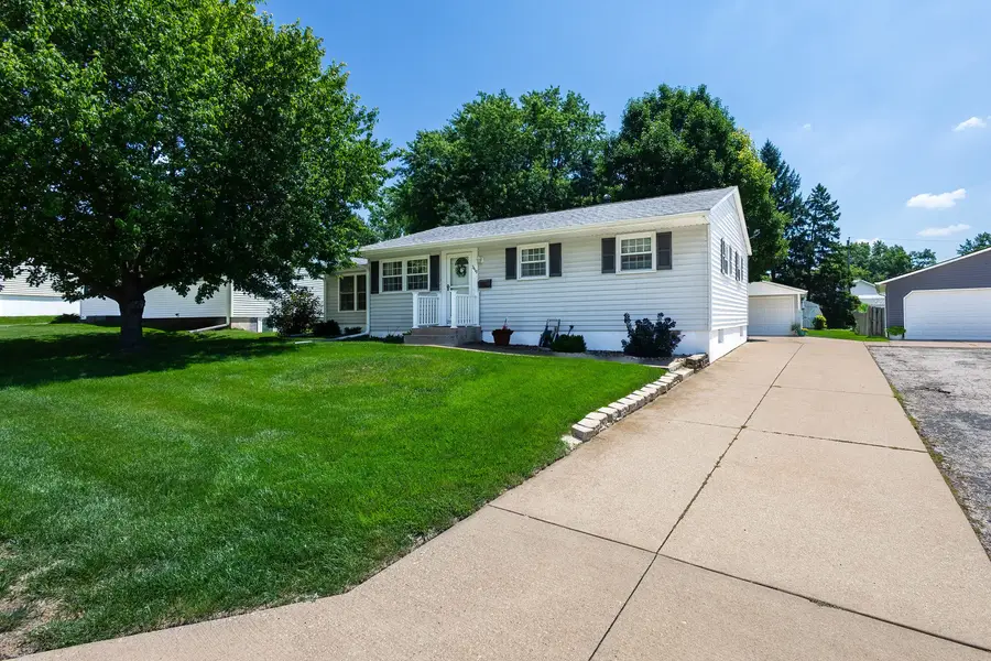3419 Wakonda Drive, Bettendorf, IA 52722 - #2