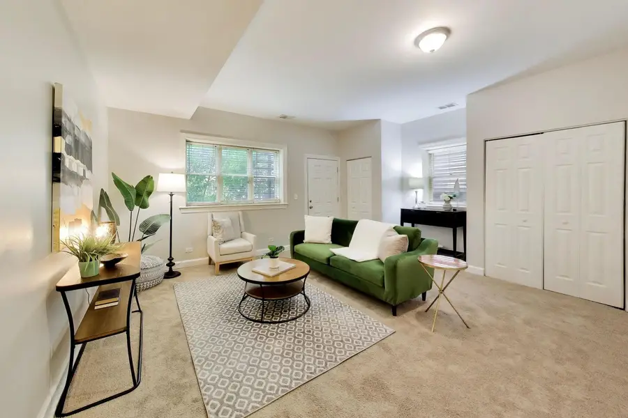 2927 N Gresham Avenue #1, Chicago, IL 60618 - #2