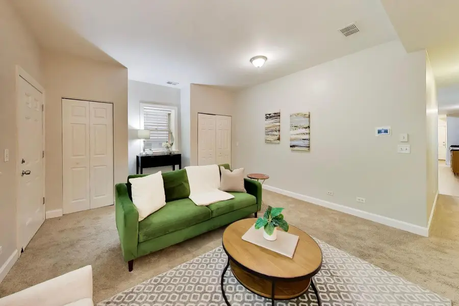 2927 N Gresham Avenue #1, Chicago, IL 60618 - #3