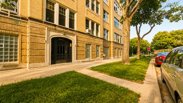 2208 W Winnemac Avenue #APT2, Chicago, IL 60625