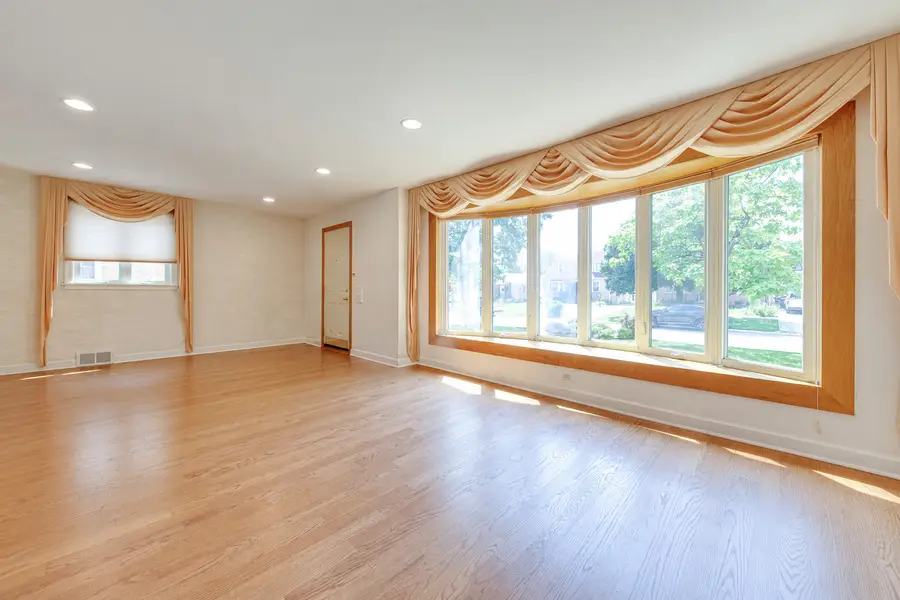 7845 N Nora Avenue, Niles, IL 60714 - #2