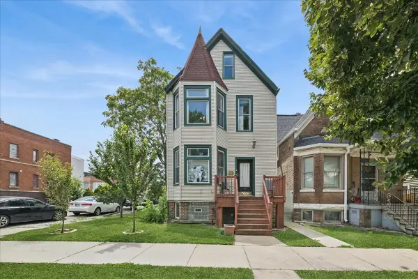 2835 W Wellington Avenue #2, Chicago, IL 60618