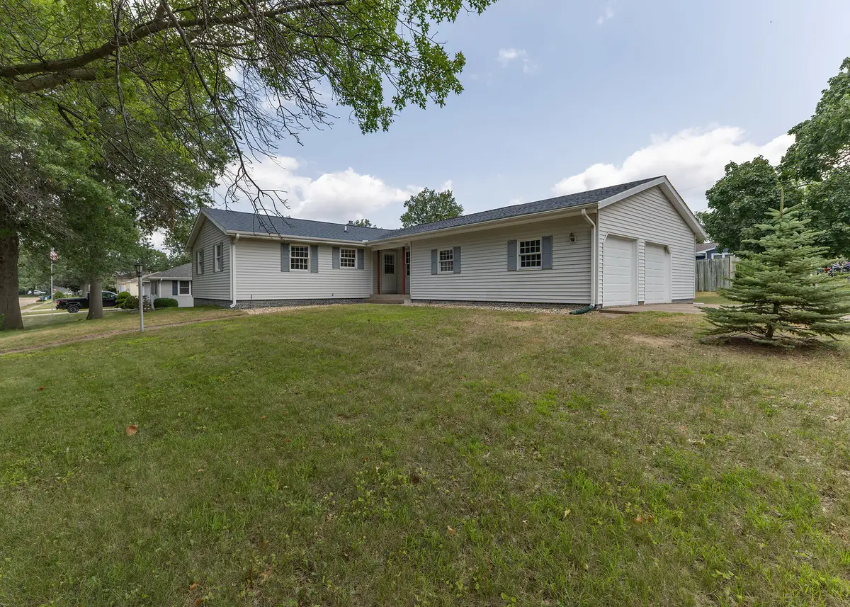1402 Rosehill Avenue, Camanche, IA 52730 - #1