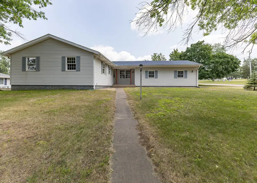 1402 Rosehill Avenue, Camanche, IA 52730 - #2