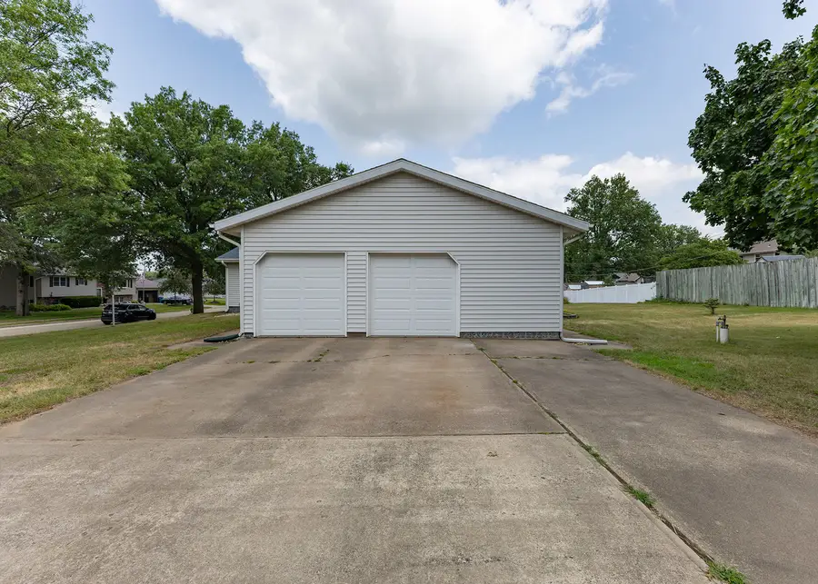 1402 Rosehill Avenue, Camanche, IA 52730 - #3