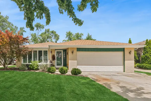 6722 W 93rd Street, Oak Lawn, IL 60453