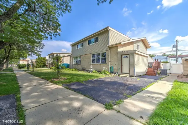 9045 Emerson Drive, Des Plaines, IL 60016