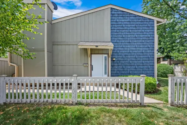 642 Glacier Trail, Roselle, IL 60172