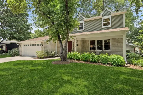 619 Dawes Street, Libertyville, IL 60048