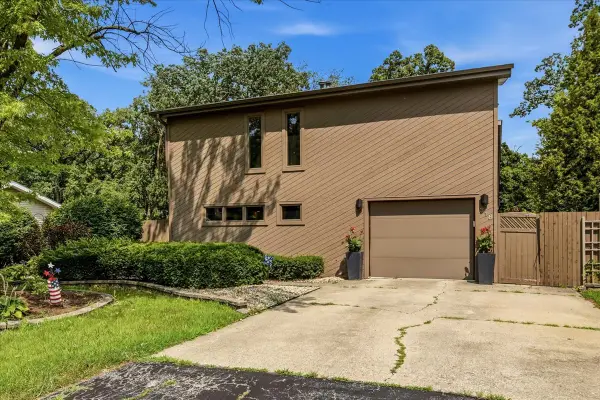 318 N Brookshore Drive, Shorewood, IL 60404