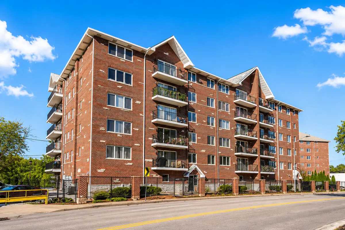 8030 Riverwalk Drive #2F, Lyons, IL 60534 - #1
