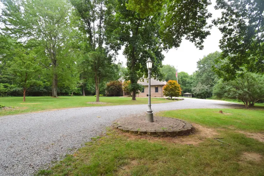 12183 E Hutchison Road, Mount Vernon, IL 62864 - #3
