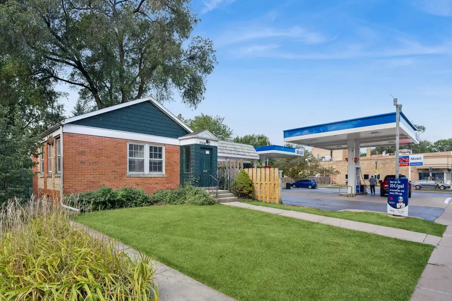 2958 Central Street, Evanston, IL 60201 - #2