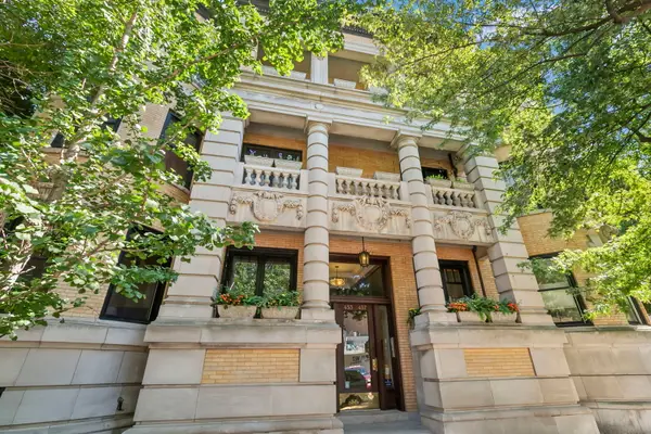 453 W Fullerton Parkway #2E, Chicago, IL 60614