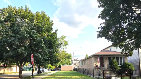 501 W 44th Place, Chicago, IL 60609