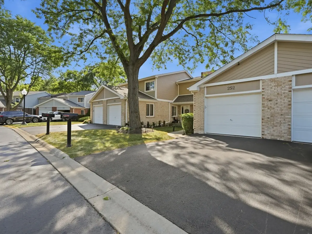 252 W Golfview Terrace, Palatine, IL 60067 - #1