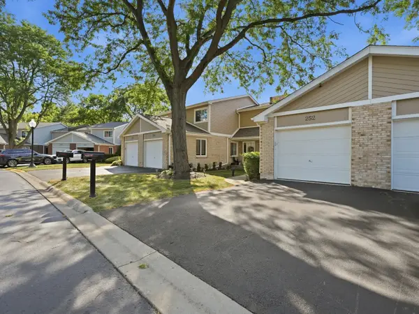 252 W Golfview Terrace, Palatine, IL 60067