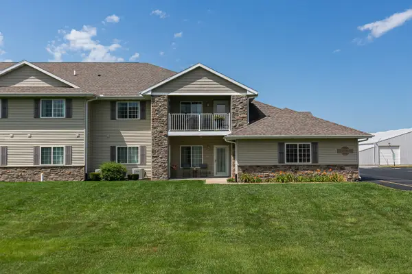 220 E Franklin Street #204, Eldridge, IA 52748