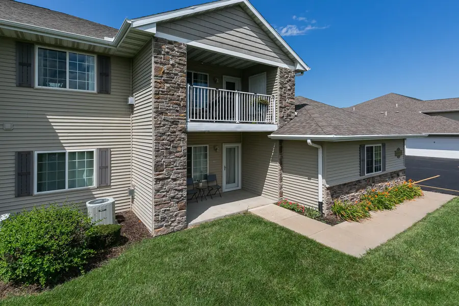 220 E Franklin Street #204, Eldridge, IA 52748 - #2