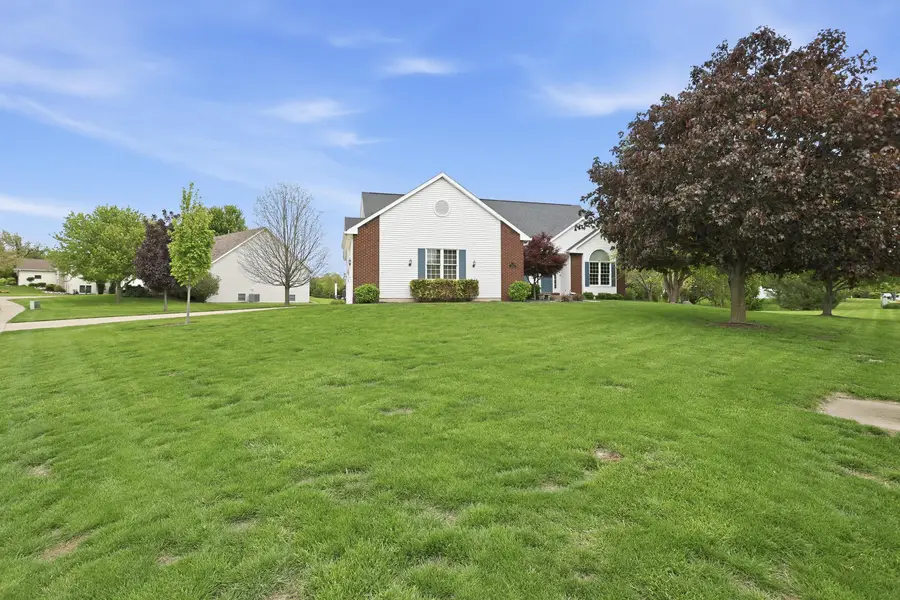 6503 Woodland Court, Davenport, IA 52807 - #2